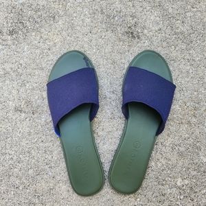 Rare Rothy's slide sandals - see photos